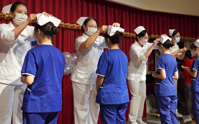 南丁格爾精神相傳　大葉大學護理系加冠典禮圖