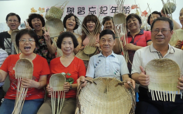 二水家政推展藝術造鄉　邀竹編達人開班傳授手藝圖