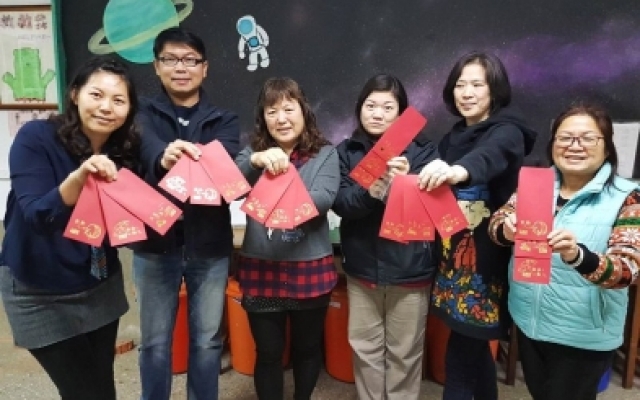 大葉大學和美港西社大攜手地方特色紅包袋超搶手圖