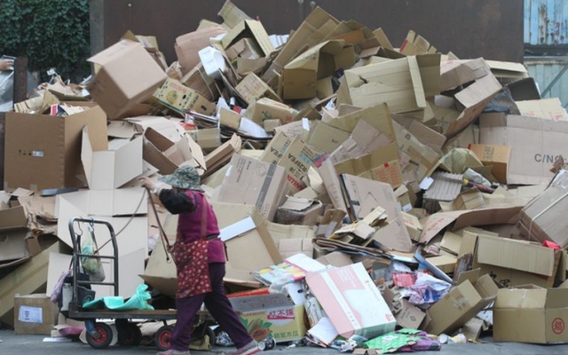 去年百萬噸廢料輸台　竟摻電路板、垃圾闖關圖
