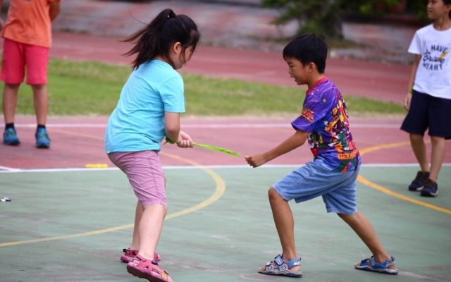 遊戲中開心學講英語 大村國小學童有快樂的暑假圖