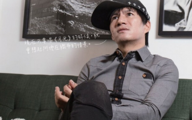 用溫柔撫慰異鄉遊子 王宏恩《月光》唱出阿嬤的祝福圖